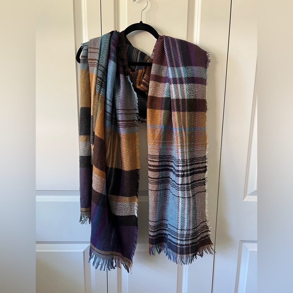 Women’s Plaid Scarf